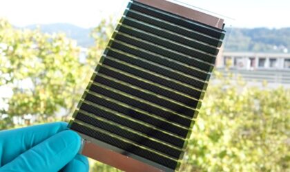 Panneaux photovoltaïques organiques pour éléments de toiture de bâtiments commerciaux et industriels.