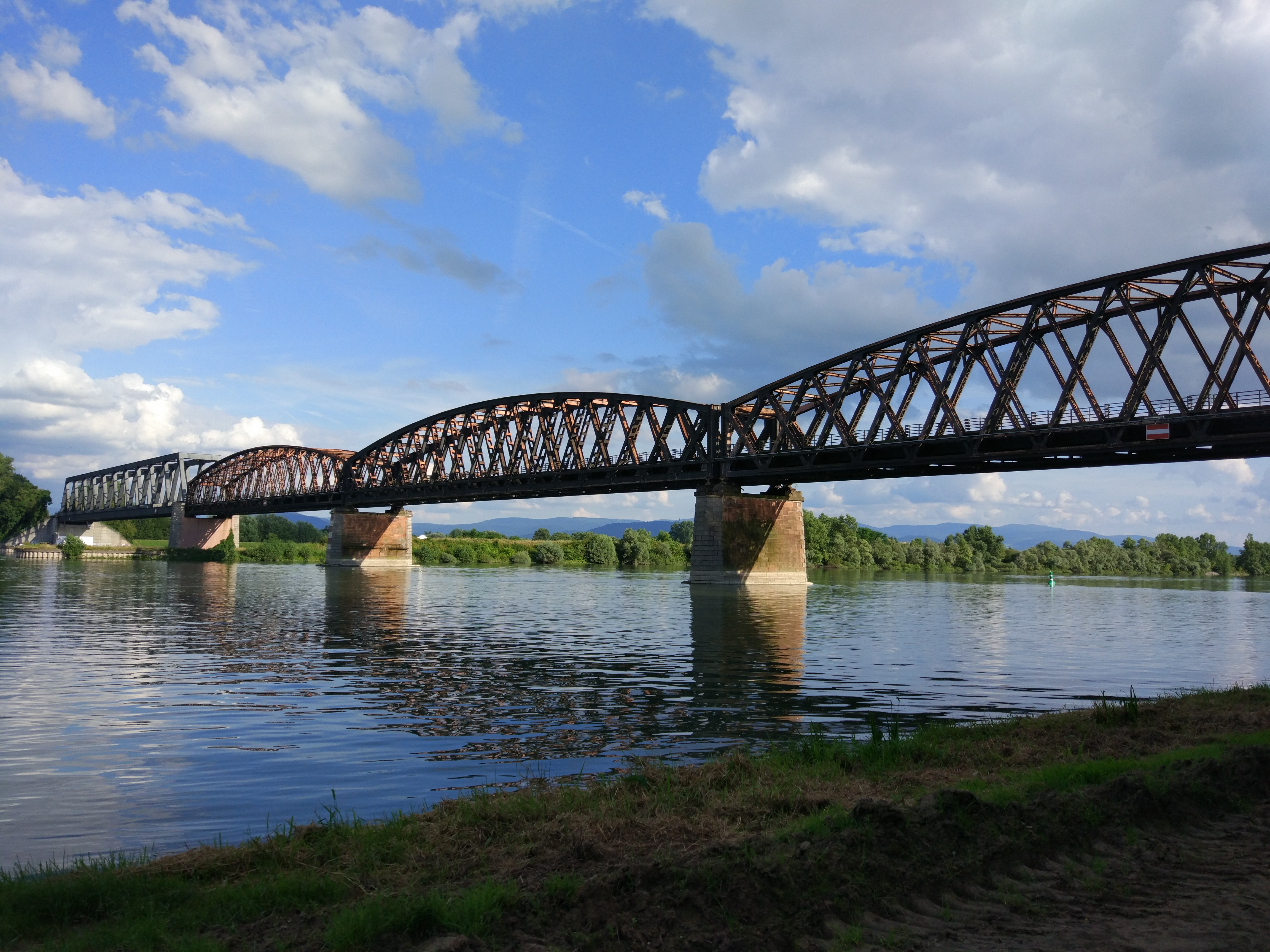 Construire des ponts entre voisins, une chance pour un avenir commun