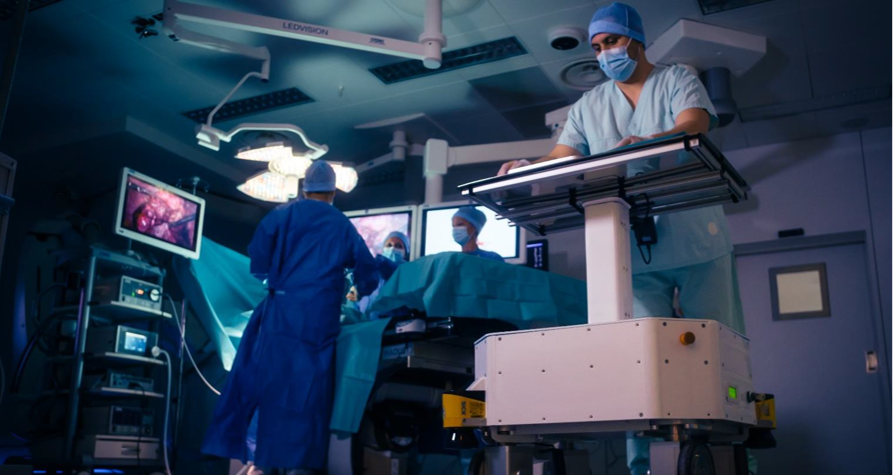 Imitation MAchine for Robotic Assistance : Une plateforme robotique pour le bloc opératoire, au service des équipes infirmières